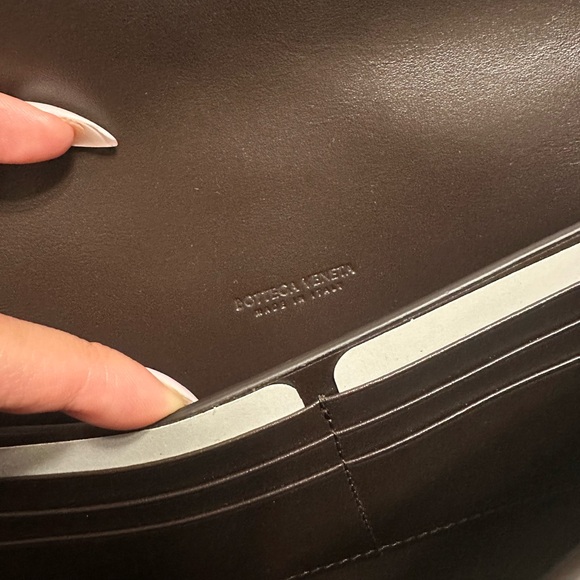 BOTTEGA VENETA Andiamo Clutch - Picture 8 of 8